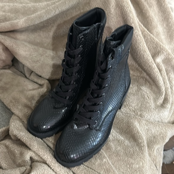 Aldo Snake Print Combat Boot With Heel - Picture 4 of 5